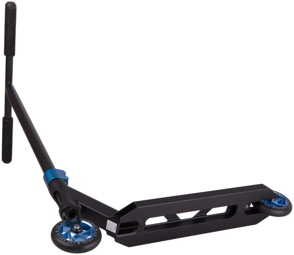 Freestyle koloběžka Striker Essential M Black Blue